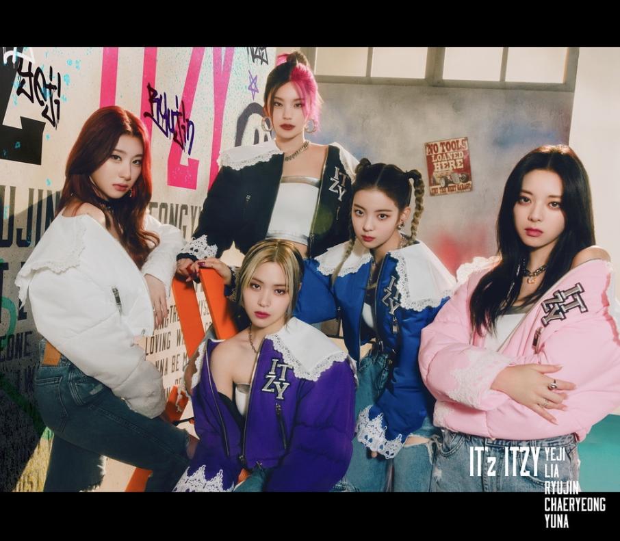 ITZY - IT'z ITZY JAPAN Debut BEST ALBUM – kheartshop